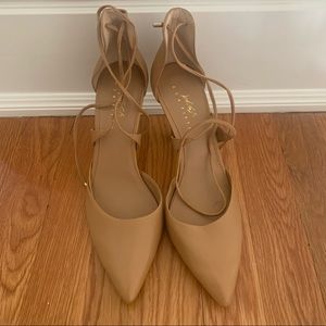 NWOB Lord + Taylor 424 Fifth Avenue Nude Wrap Around Heeled Pumps — Size 8.5